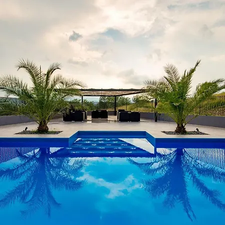 Aparthotel Boa Luxury Aparthouse With Swimming Pool