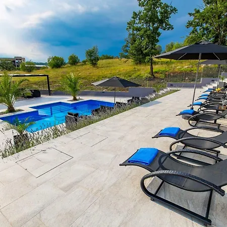 Boa Luxury Aparthouse With Swimming Pool *